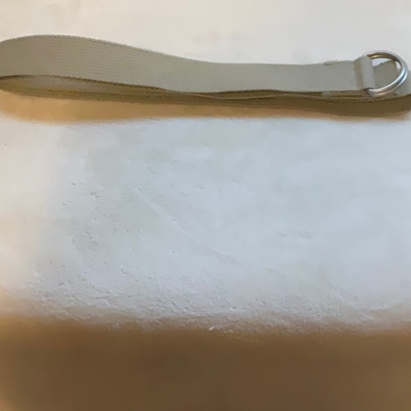Sophisticated Cream and Silver Belt for Timeless Style - Picture 1 of 4